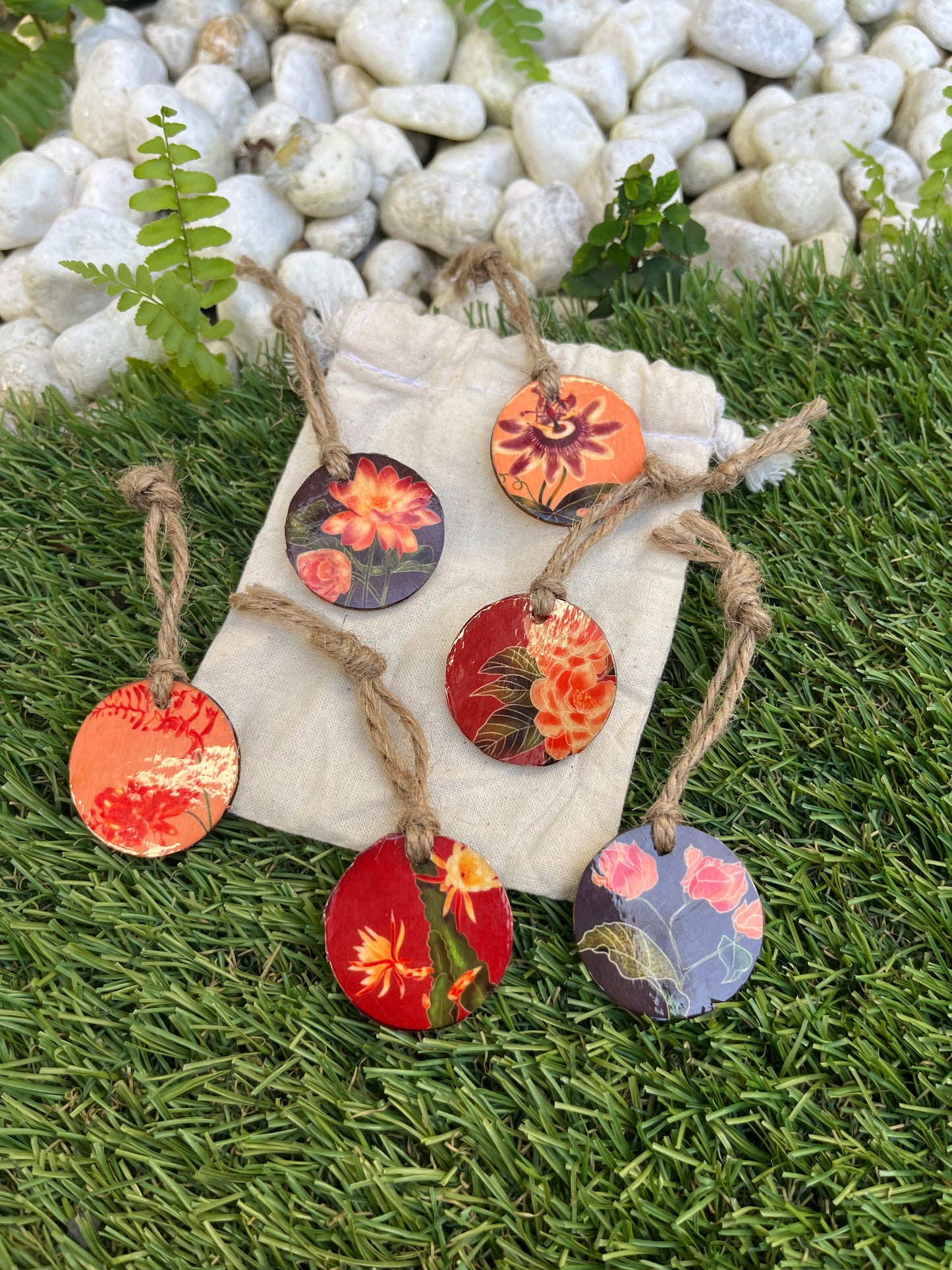 Wooden decorations Flowers of Reunion Island