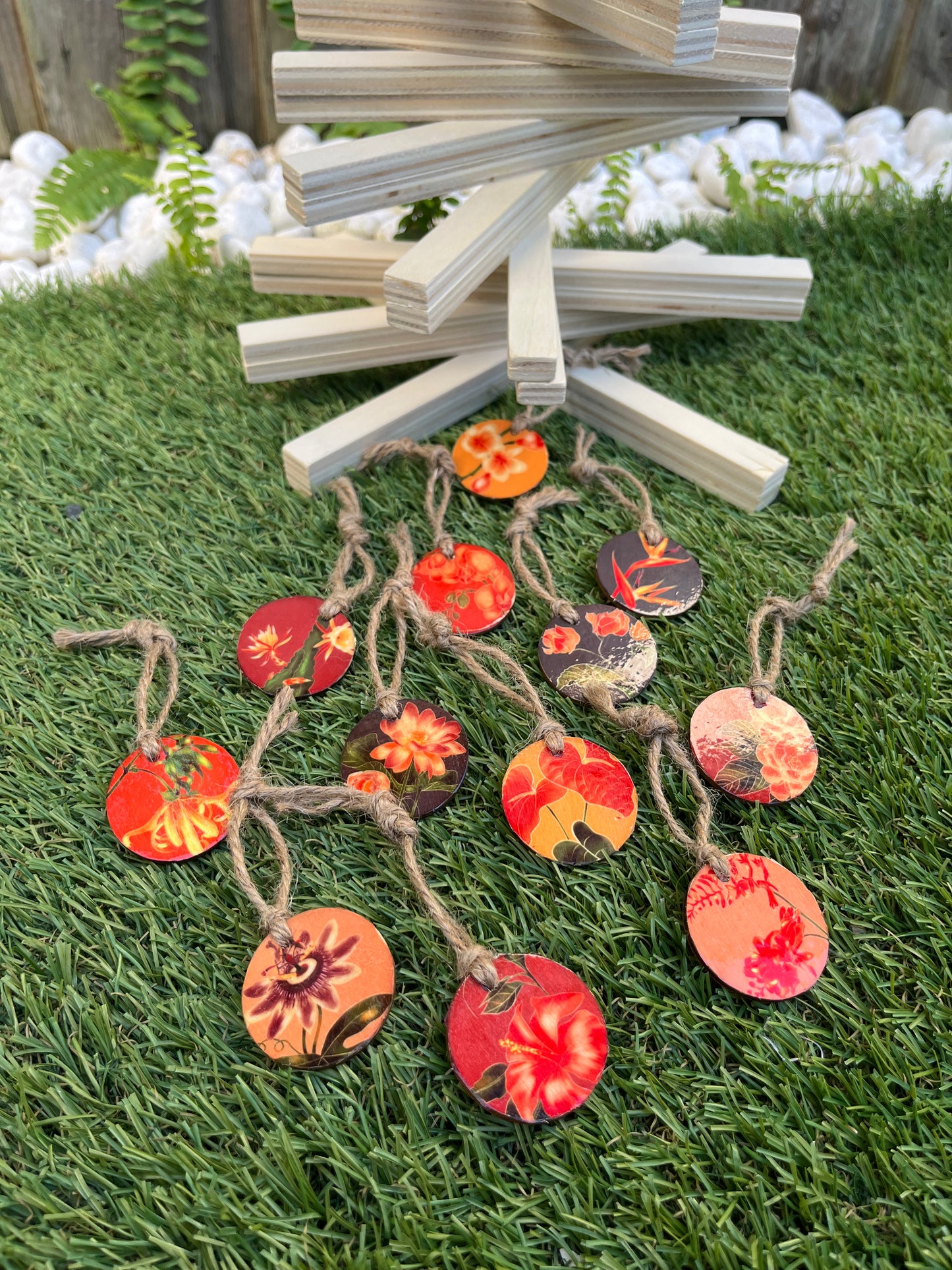 Wooden decorations Flowers of Reunion Island