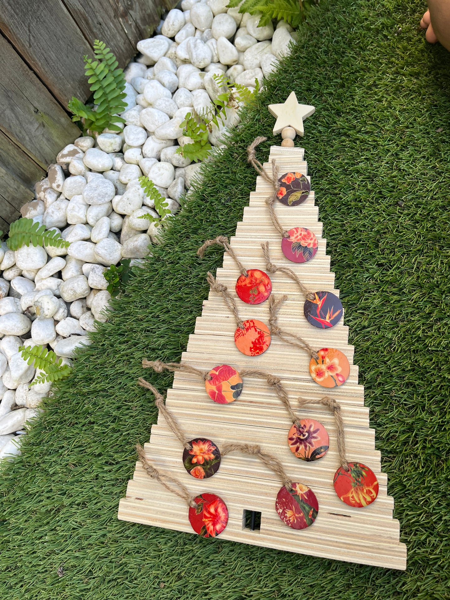Wooden decorations Flowers of Reunion Island