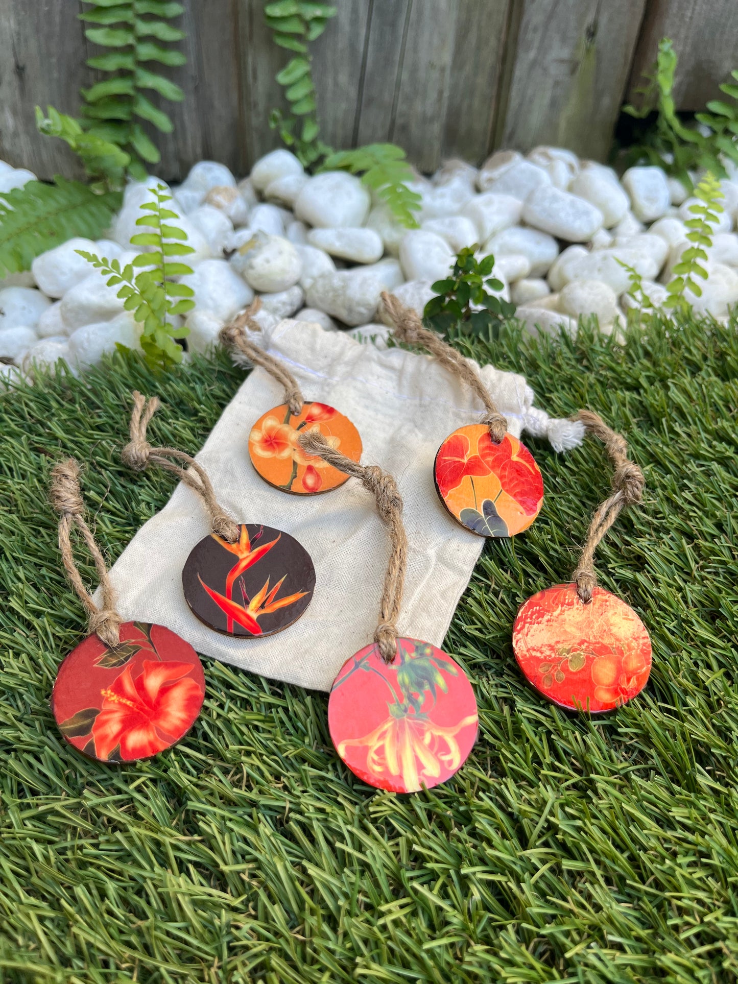 Wooden decorations Flowers of Reunion Island