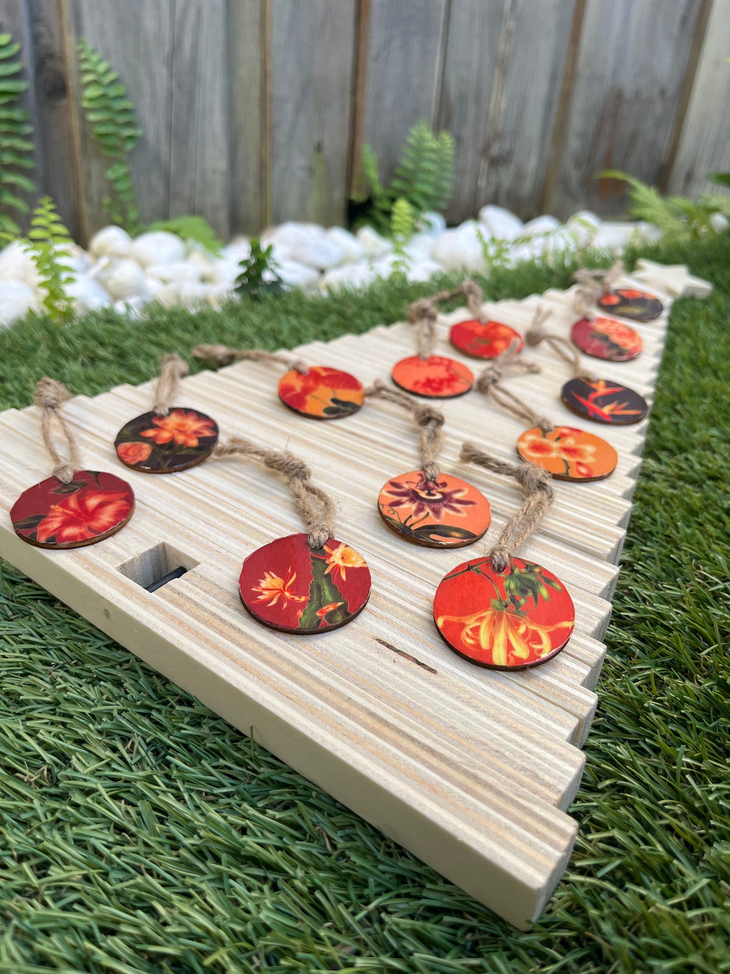 Wooden decorations Flowers of Reunion Island