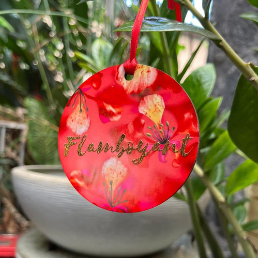Décorations ronde en bois face avant brillante avec flamboyants de La Réunion sur fond rose